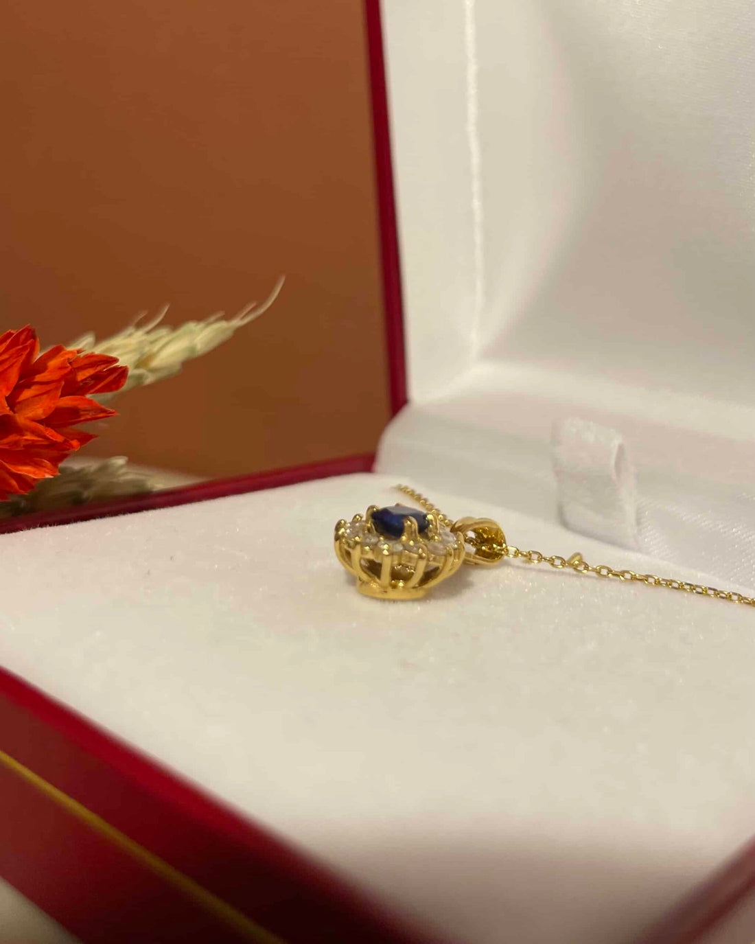 Colgante de margarita de zafiro y diamantes “Harry”