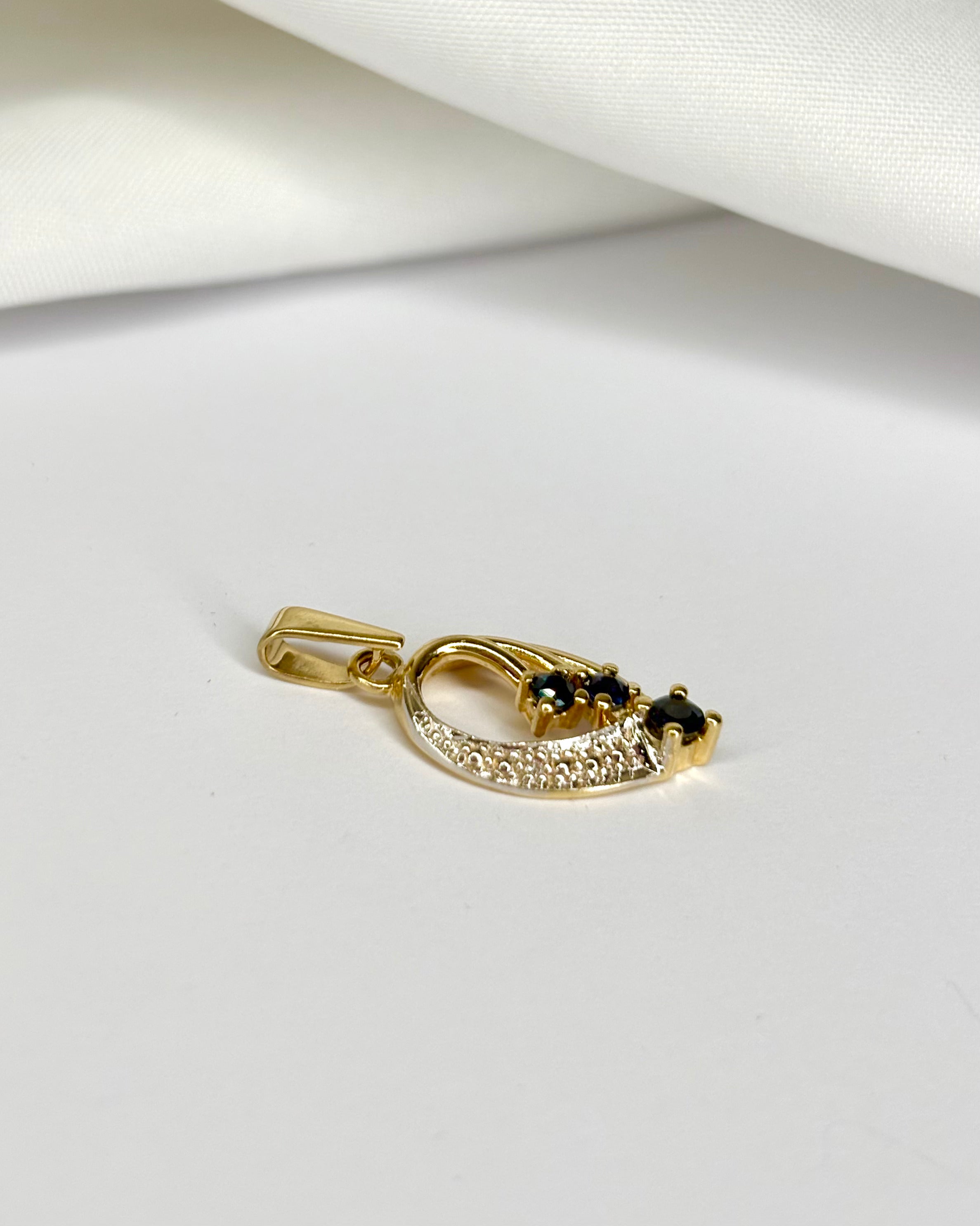 Pendentif 3 Saphirs &amp; Diamant "Cybelle"