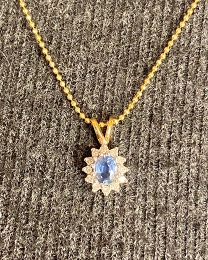 Colgante Margarita Zafiro Azul Pastel 0.45 quilates y Diamantes "Shania"