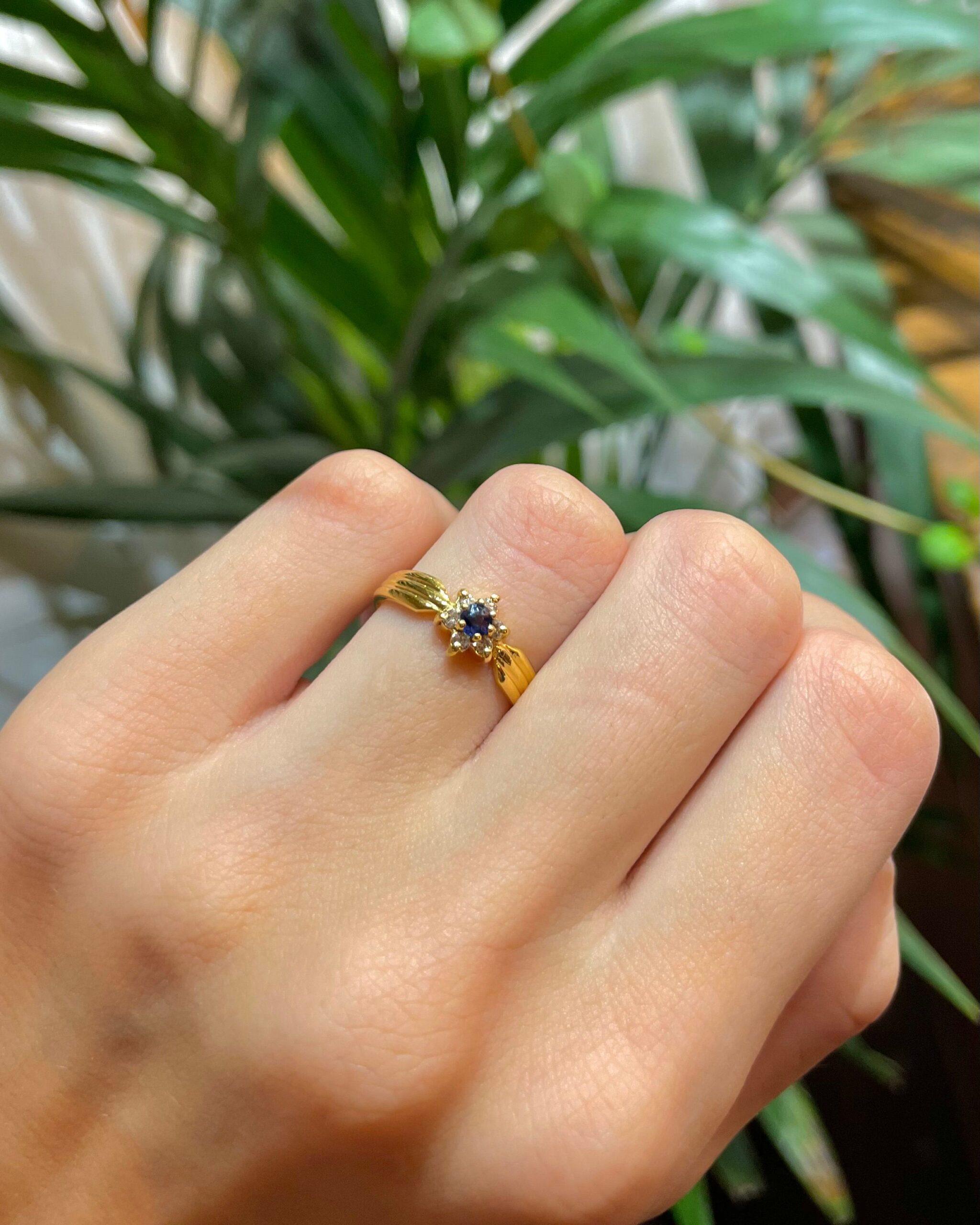 Anillo "Leonide" con margaritas de zafiro y diamantes