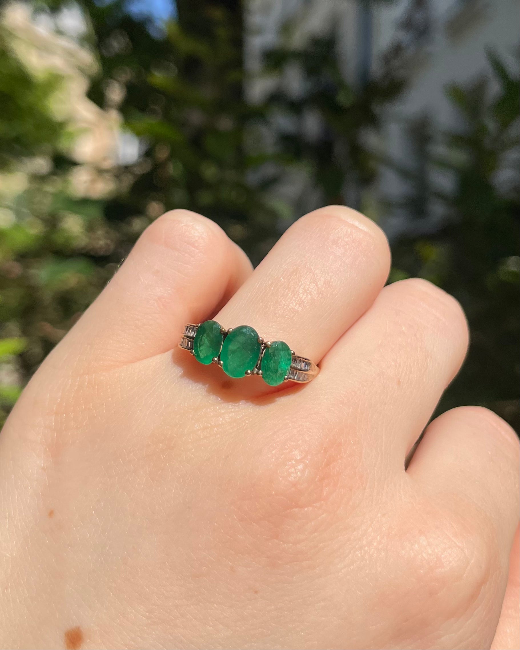 Bague Trilogie Émeraudes 1.65 carat &amp; 20 Diamants "Helena"