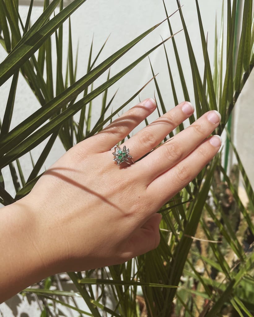 Bague Fleur vintage émeraudes &amp; diamants "Amanda" - Elliade Paris