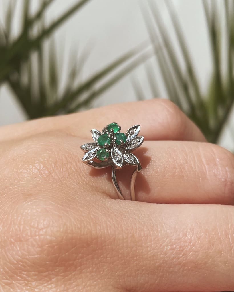 Bague Fleur vintage émeraudes &amp; diamants "Amanda" - Elliade Paris