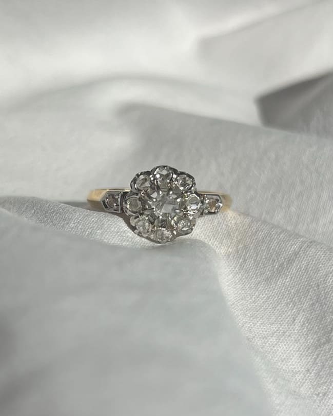 Anillo de margaritas y diamantes &quot;Afrodita&quot;