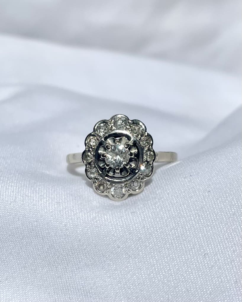 Anillo de margaritas con diamantes &quot;Ysia&quot;