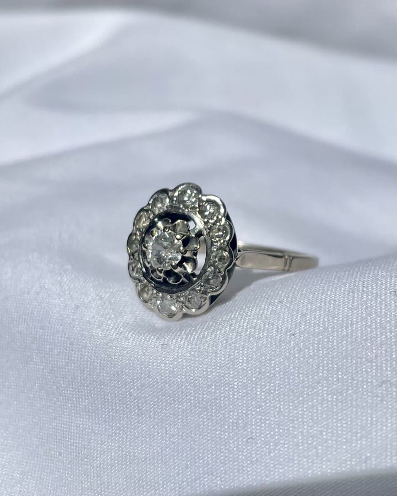 Anillo de margaritas con diamantes &quot;Ysia&quot;