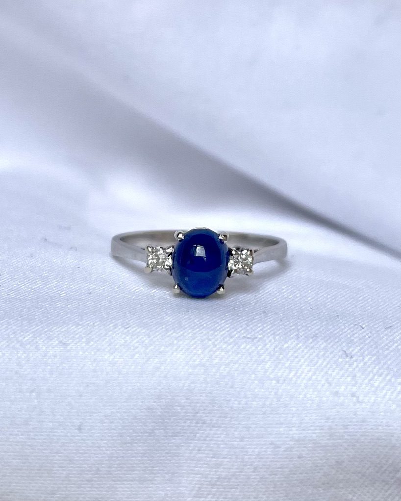 Anillo &quot;Nahia&quot; con zafiros y diamantes