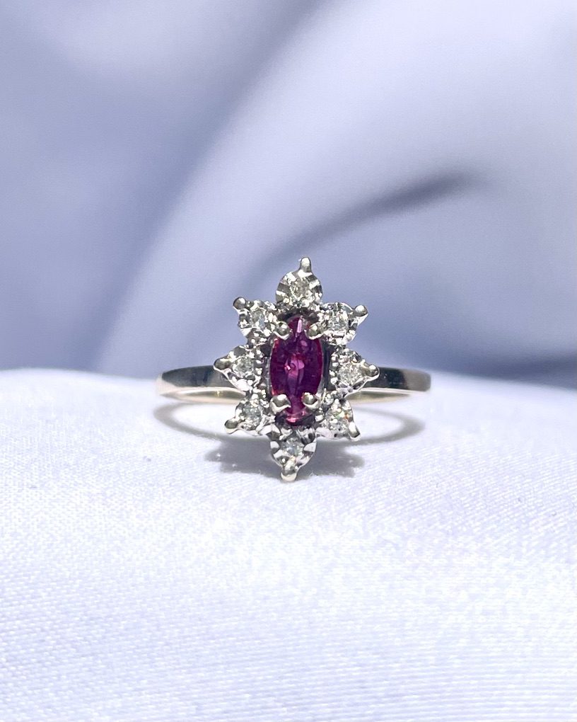 Anillo vintage de rubí y margarita &quot;Marina&quot;