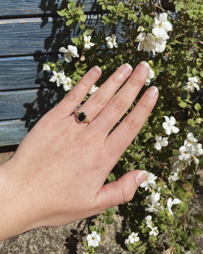 Anillo trilogía de zafiros y diamantes &quot;Sanaé&quot;