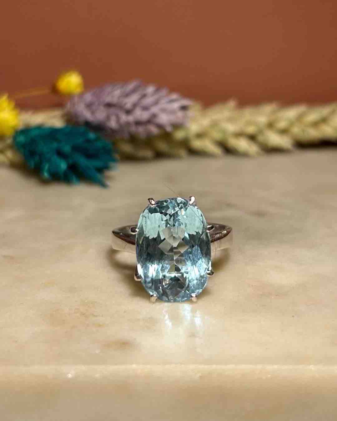 Anillo de cóctel "Serene" de aguamarina de 8 quilates