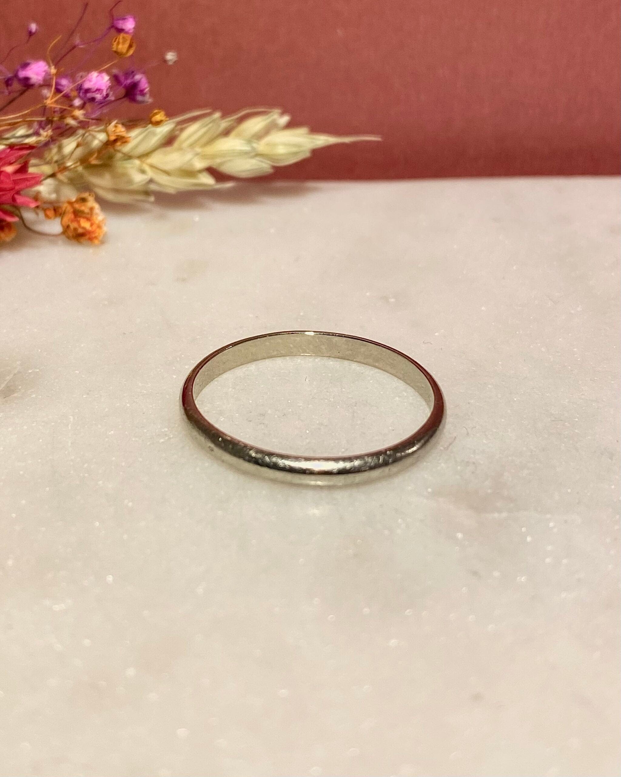 Vintage 18-carat white gold "Jules" wedding band