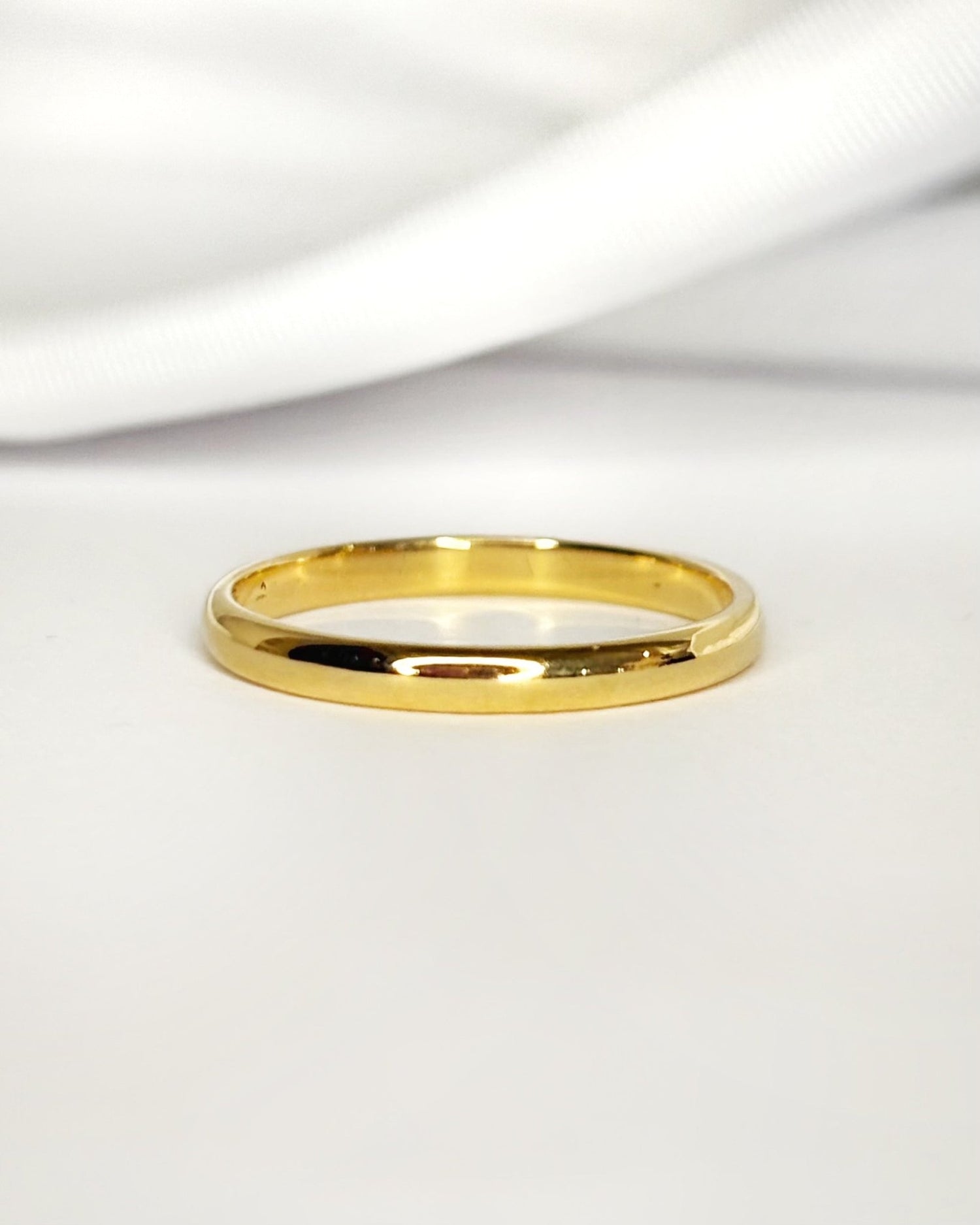 Alliance Or Jaune 18 carats 2.4 mm "Line" - Elliade Paris