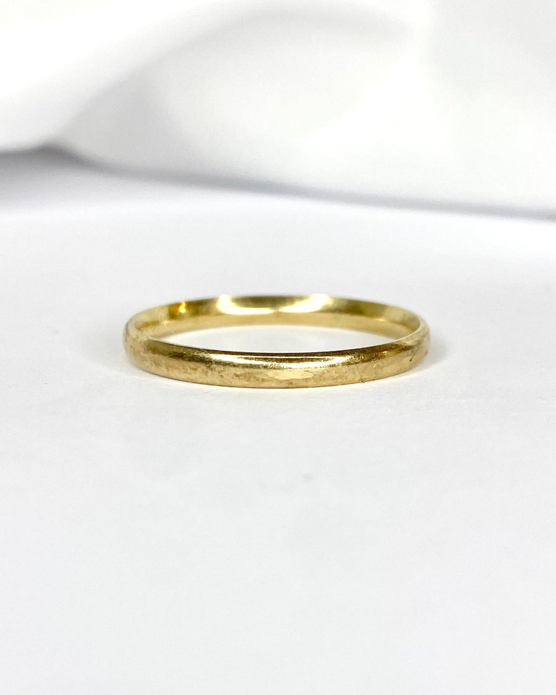 Alliance Or Jaune 18 carats 2mm "Domi" - Elliade Paris