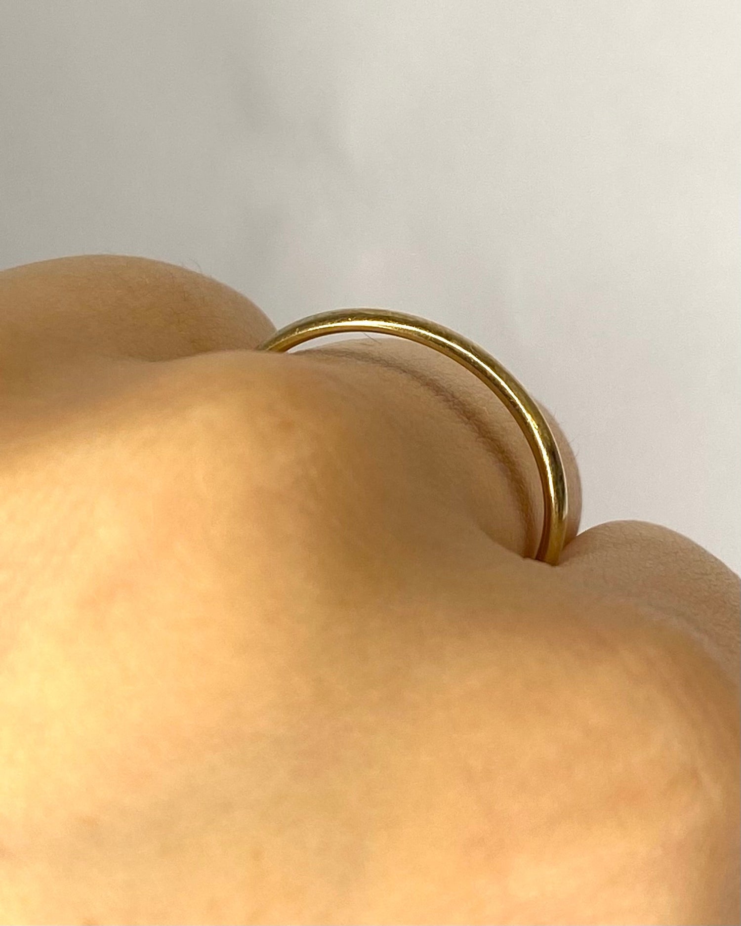 Alliance Or Jaune 18 carats 2mm "Domi" - Elliade Paris