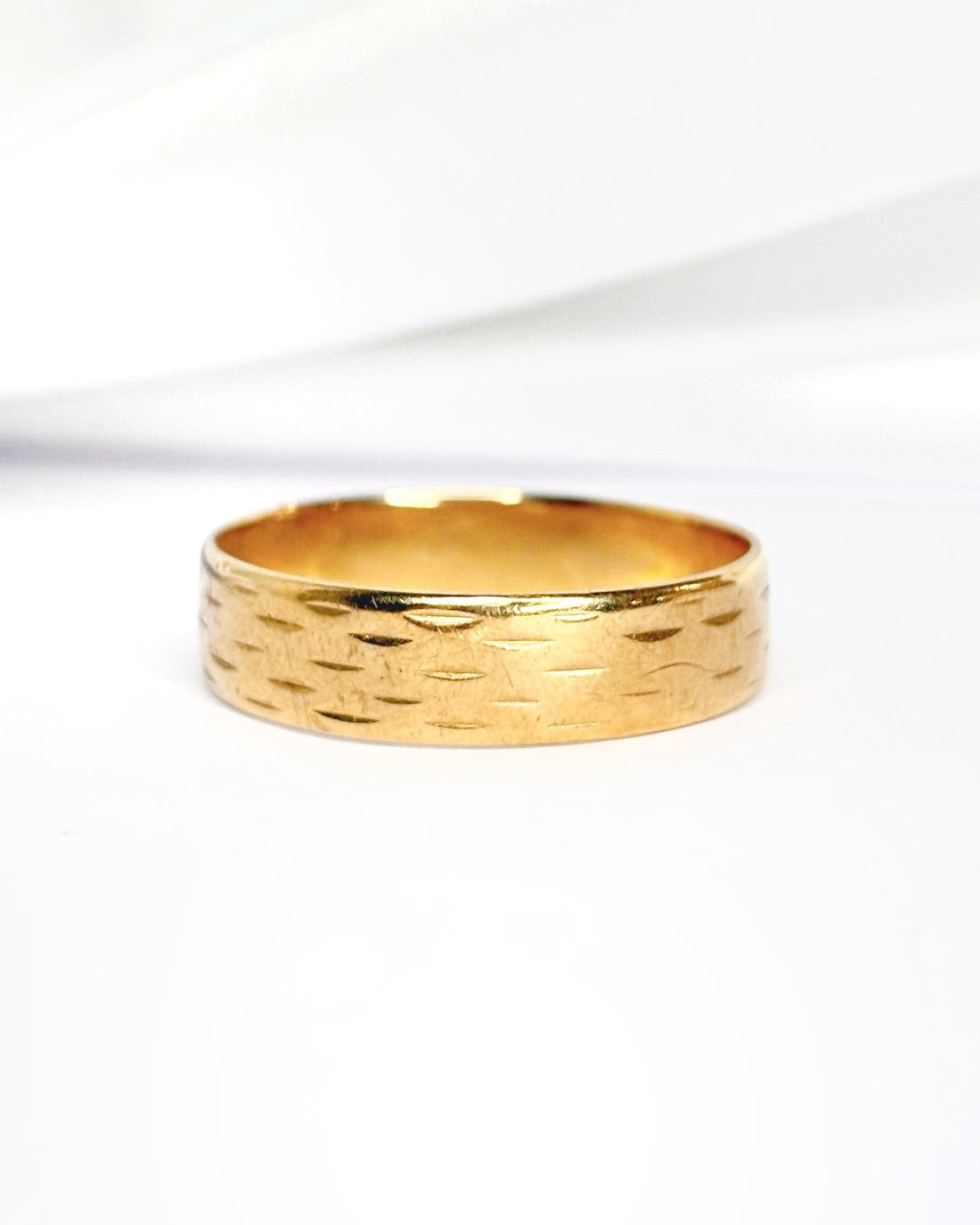Alliance Or Jaune 18 carats 5.5 mm "Line" - Elliade Paris
