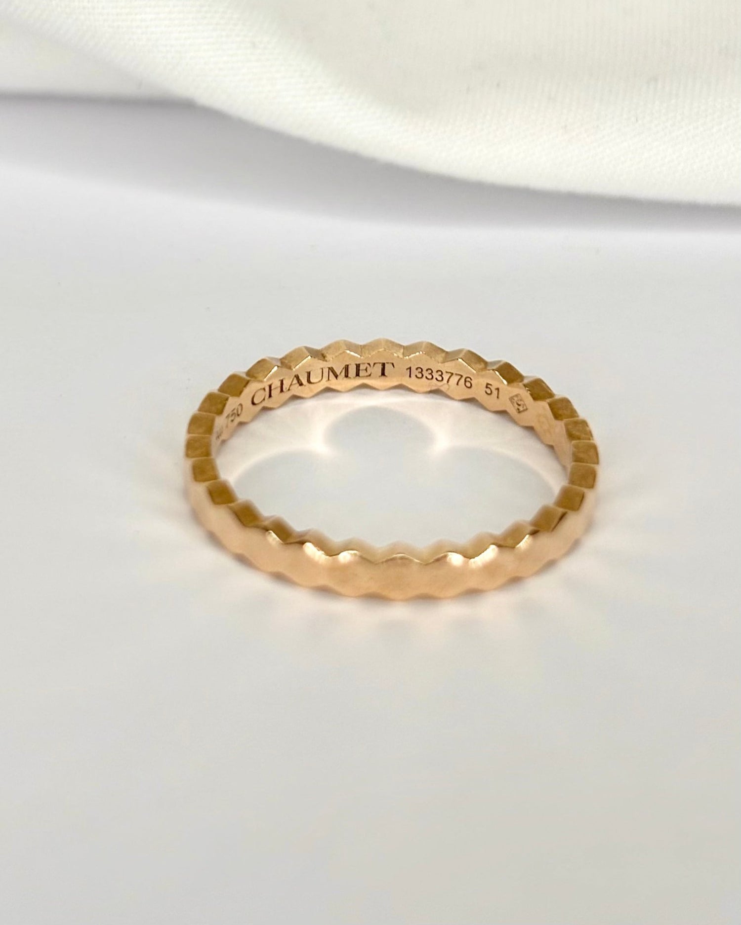 Alliance Or Jaune Signée Chaumet "Bee" - Elliade Paris