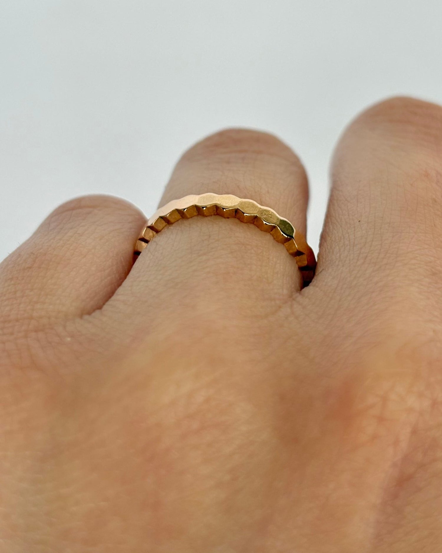 Alliance Or Jaune Signée Chaumet "Bee" - Elliade Paris