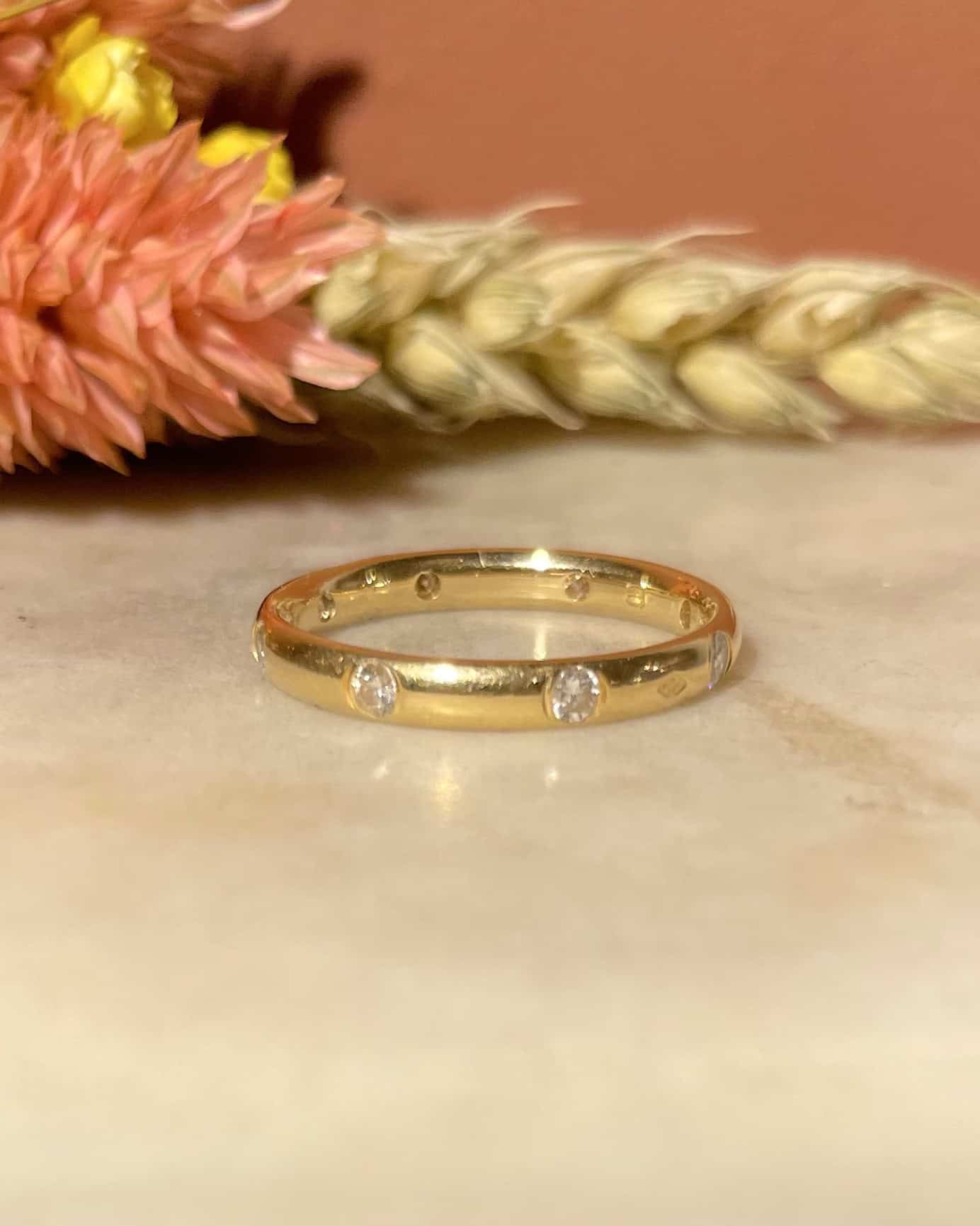 Vintage 8 Diamond 0.24 carat "Vivi" Wedding Band