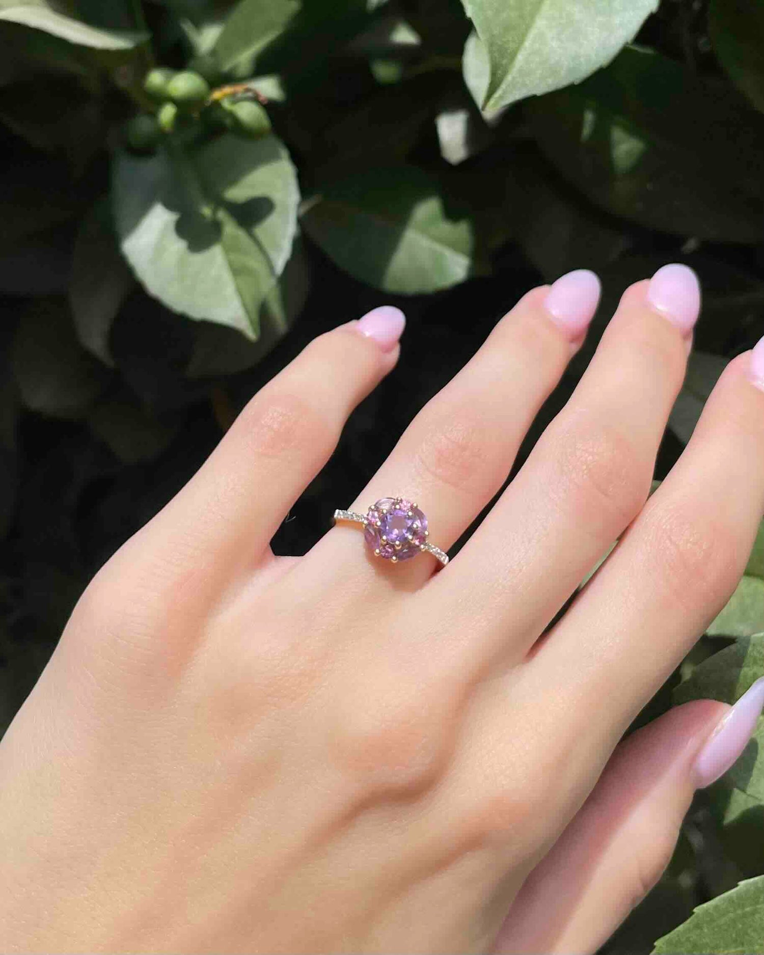 Bague Marguerite Améthystes 0,90 carat &amp; Diamants &quot;Julienne&quot;