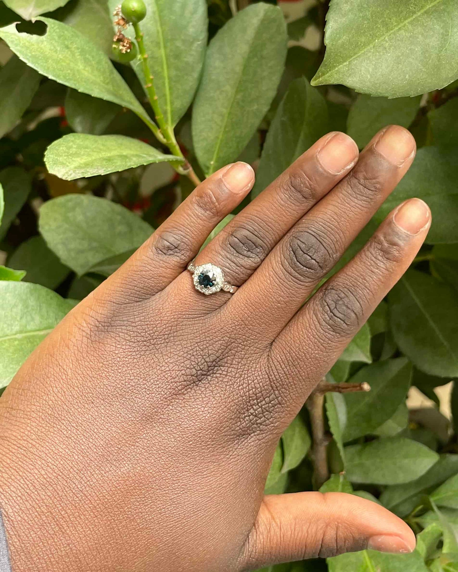 Bague Marguerite Saphir 1.05 carat &amp; Diamants &quot;Ilaria&quot;