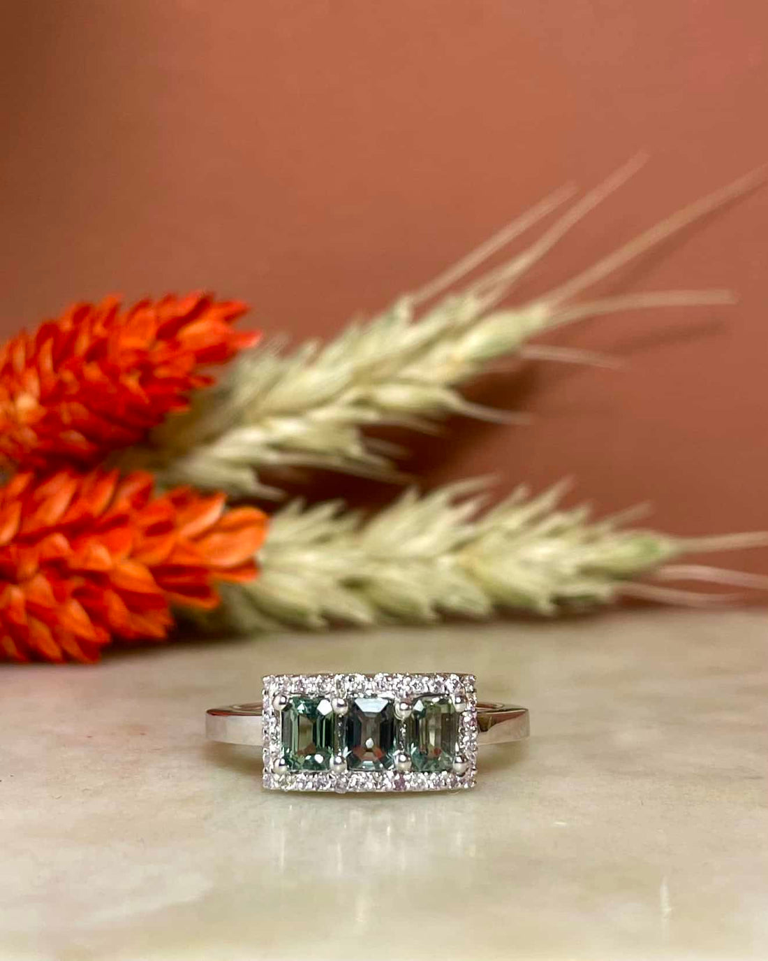 Bague Trilogie Saphirs Verts et Diamants &quot;Manaya&quot;