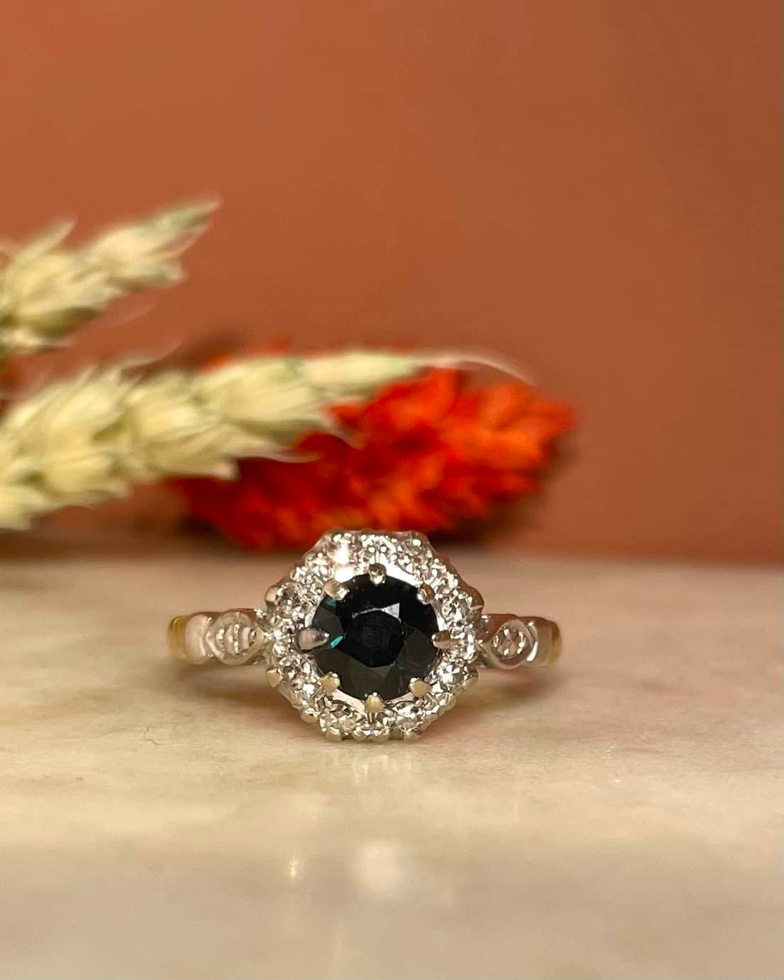 Bague Marguerite Saphir 1.05 carat &amp; Diamants &quot;Ilaria&quot;