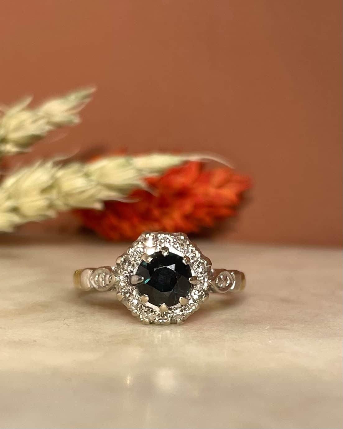 Bague Marguerite Saphir 1.05 carat &amp; Diamants &quot;Ilaria&quot;