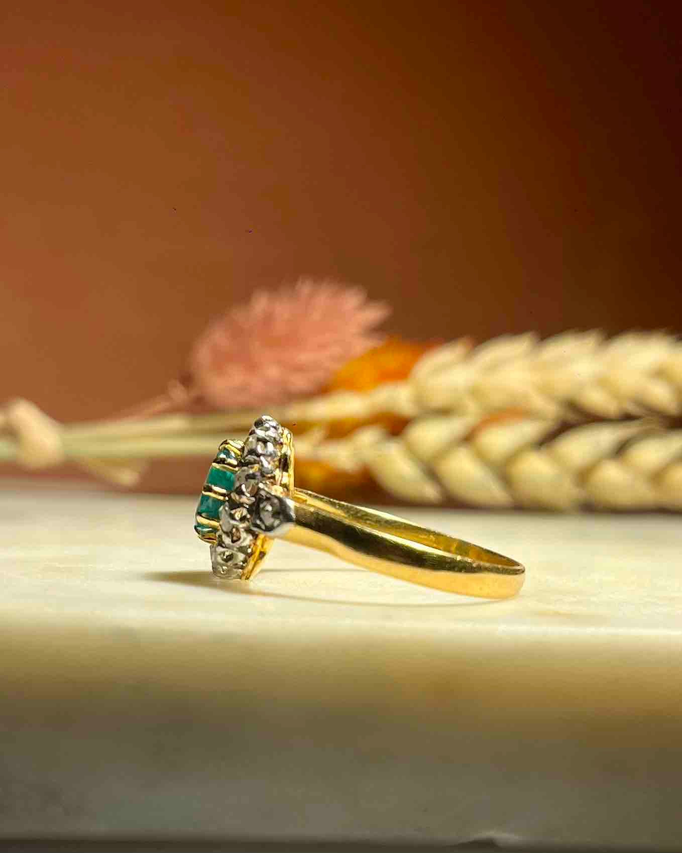 Bague Marguerite Emeraude &amp; Diamants "Clara"