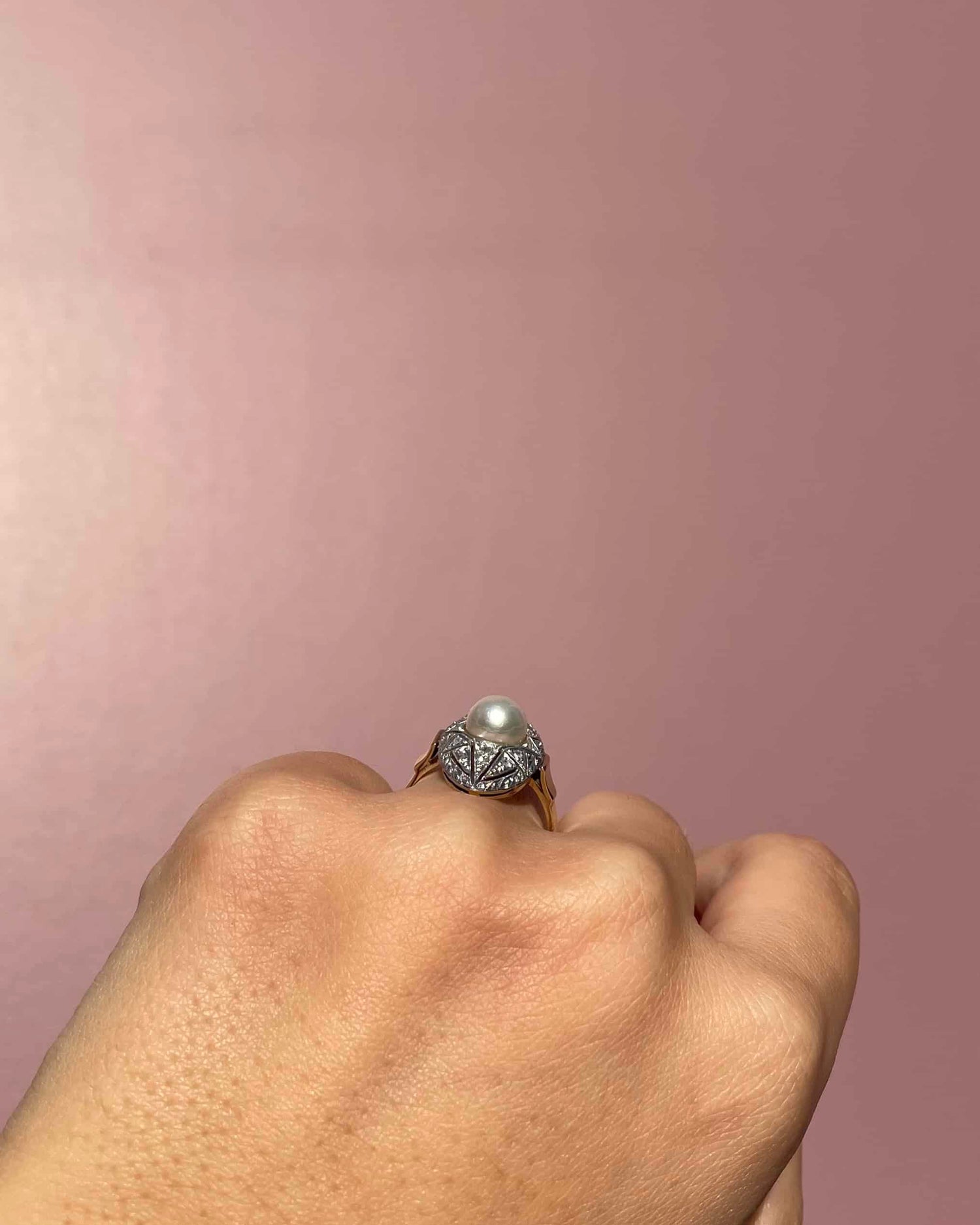Anillo &quot;Elsy&quot; de 14 diamantes y perlas Art-Deco