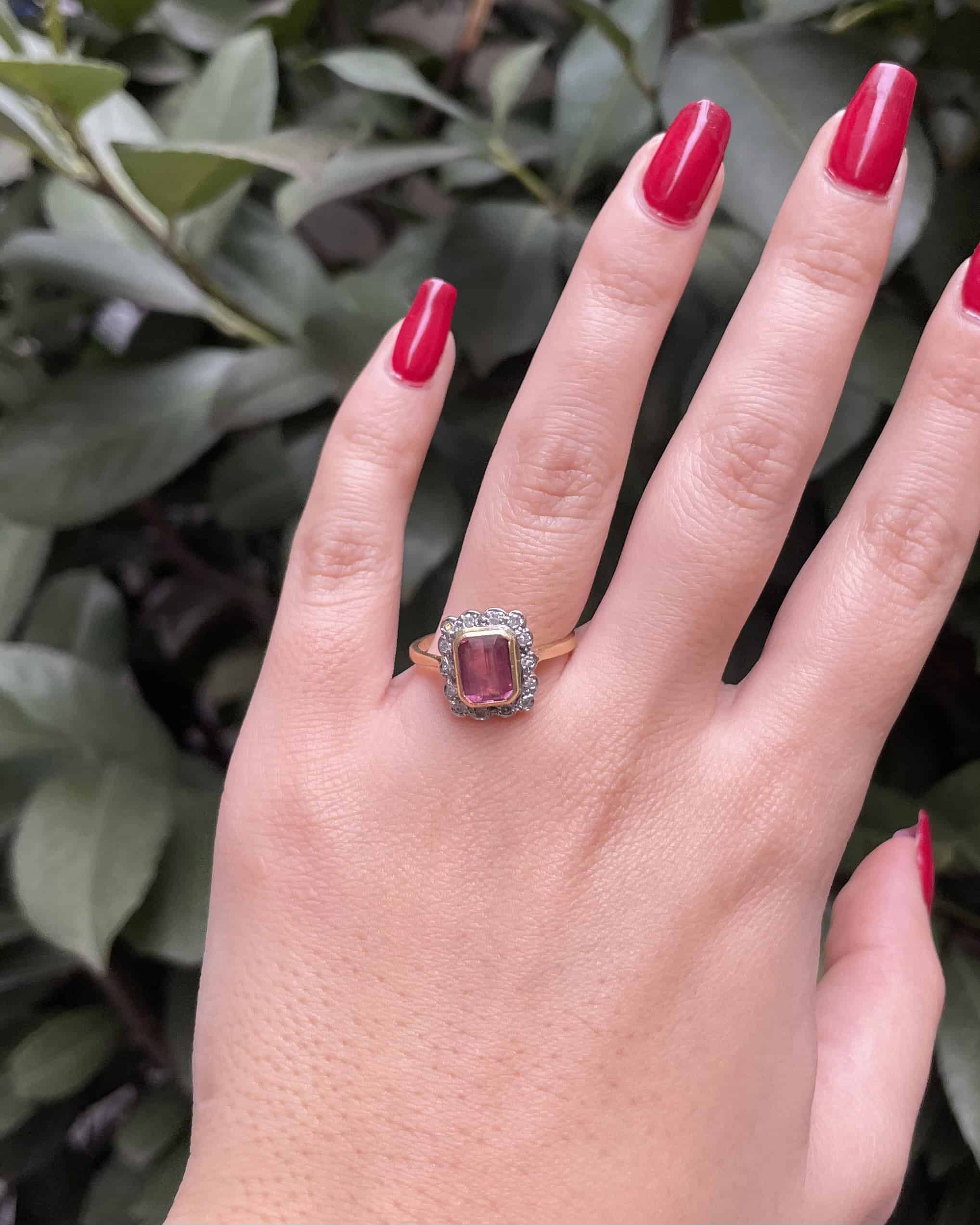 Anillo Art Déco con turmalina rosa de 1,50 quilates y diamantes "Gaïa"