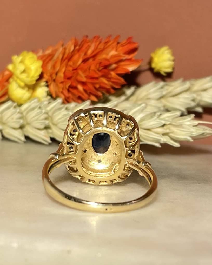 Anillo estilo Art Déco con 17 zafiros y 10 diamantes "Haven"