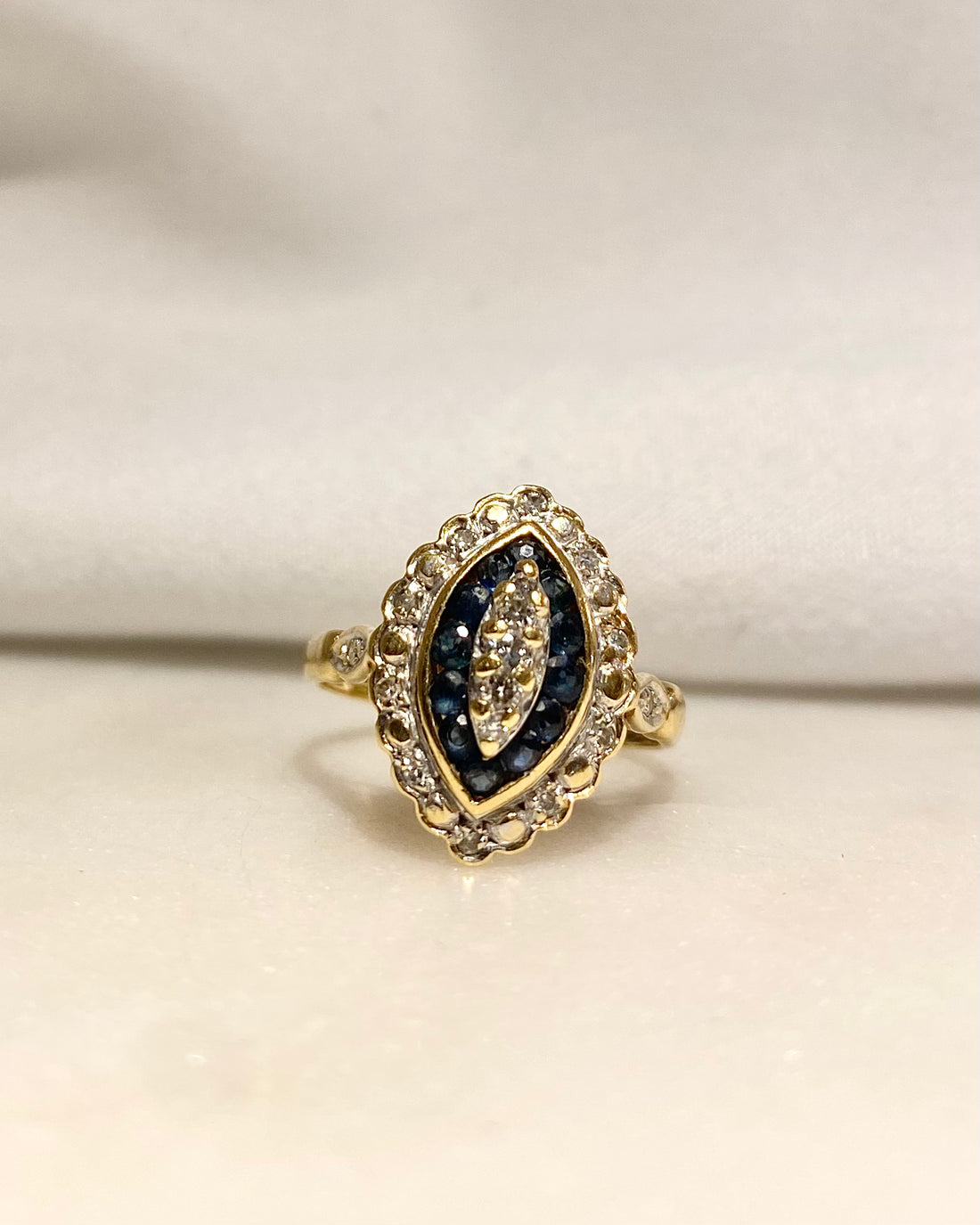 Bague Marquise Saphirs 0.24 carat &amp; Diamants &quot;Jacinthe&quot;