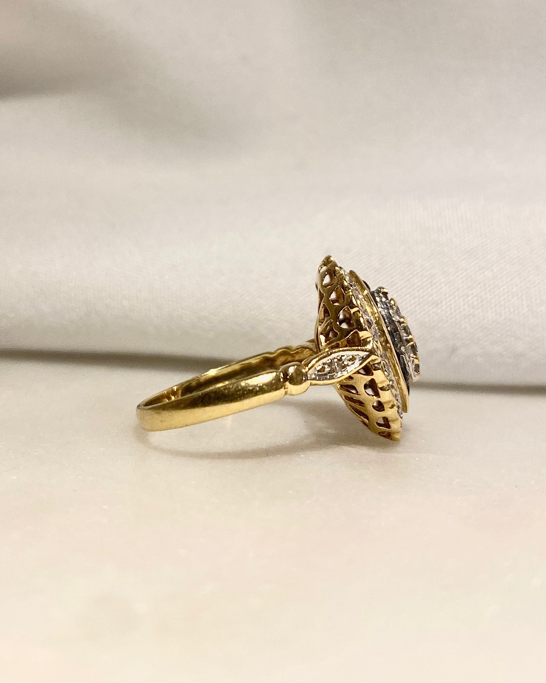 Bague Marquise Saphirs 0.24 carat &amp; Diamants "Jacinthe"