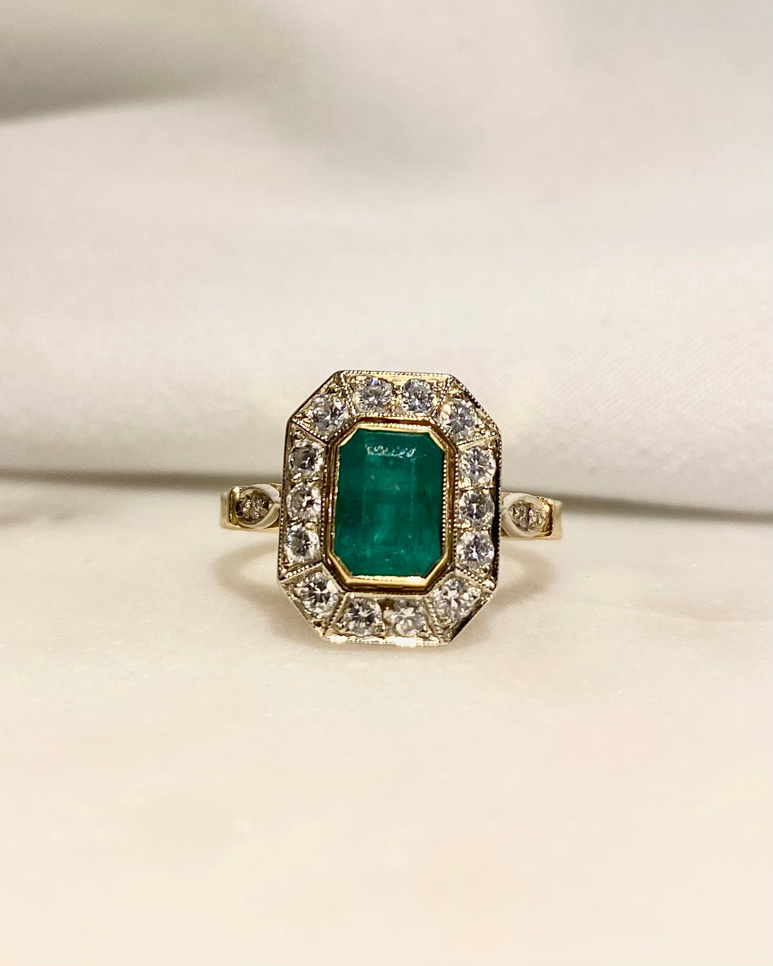 Bague Art-déco Emeraude 1 carat &amp; Diamants &quot;Pera&quot;