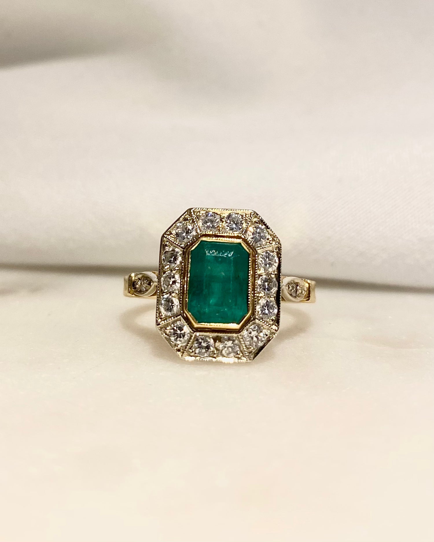 Bague Art-déco Emeraude 1 carat &amp; Diamants &quot;Pera&quot;
