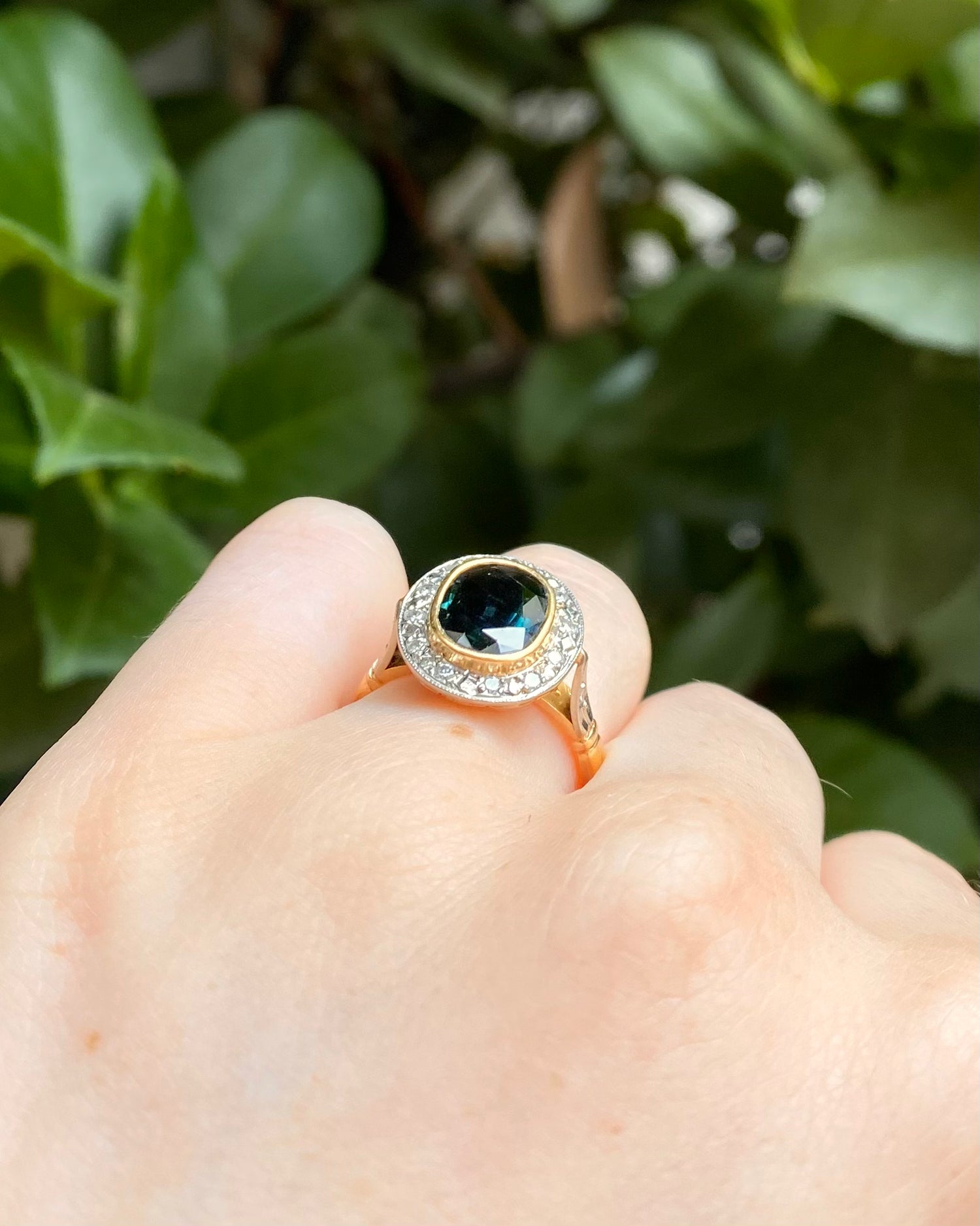 Bague Style Art-déco Saphir 2.30 carats &amp; Diamants &quot;Donatella&quot;