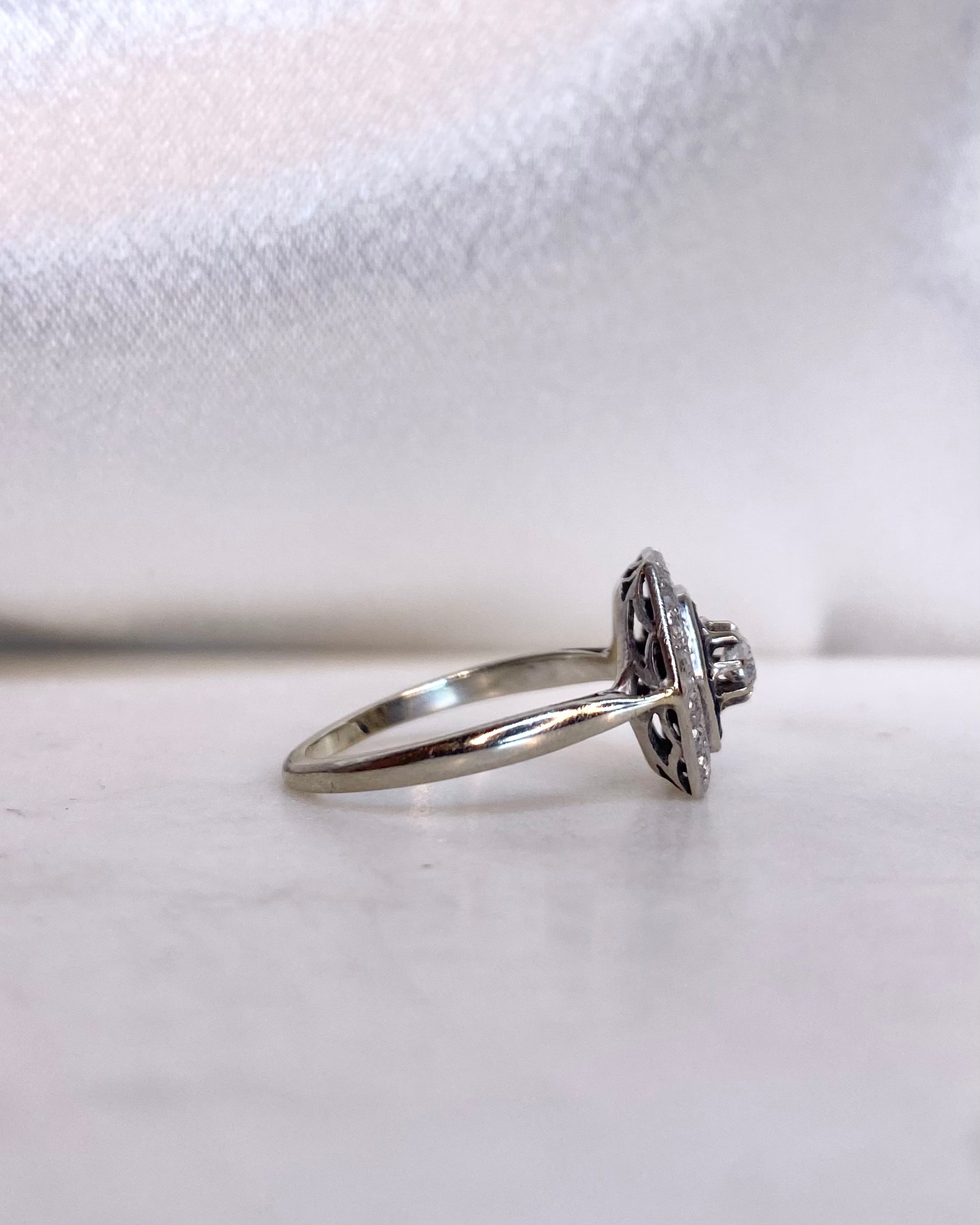 Bague Art-Déco Saphirs 1.10 carat &amp; Diamants &quot;Carmina&quot;