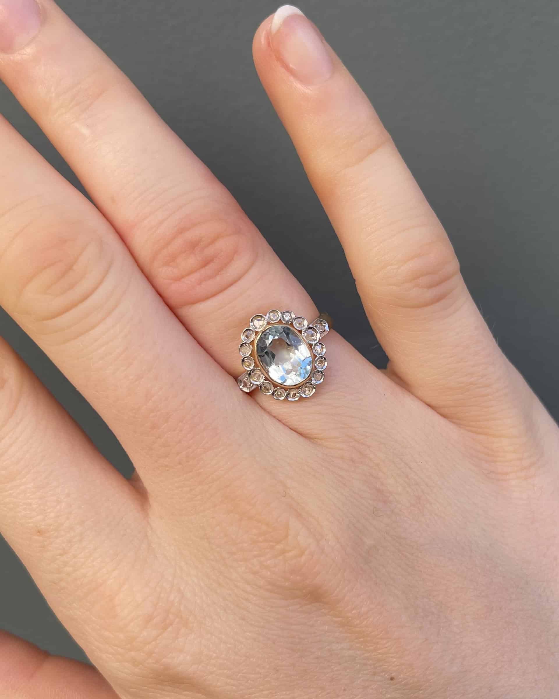 Bague Marguerite Art-Déco Topaze 2.10 carats &amp; 18 Diamants "Willow"
