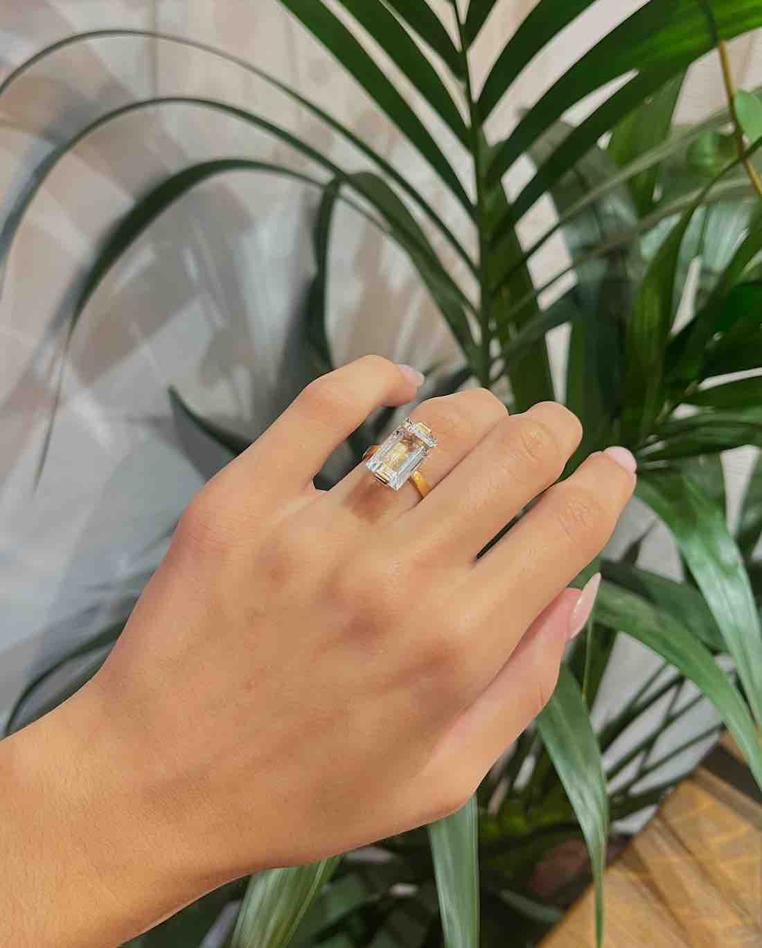 Anillo de cóctel "Angelia" con aguamarina de 6,80 quilates