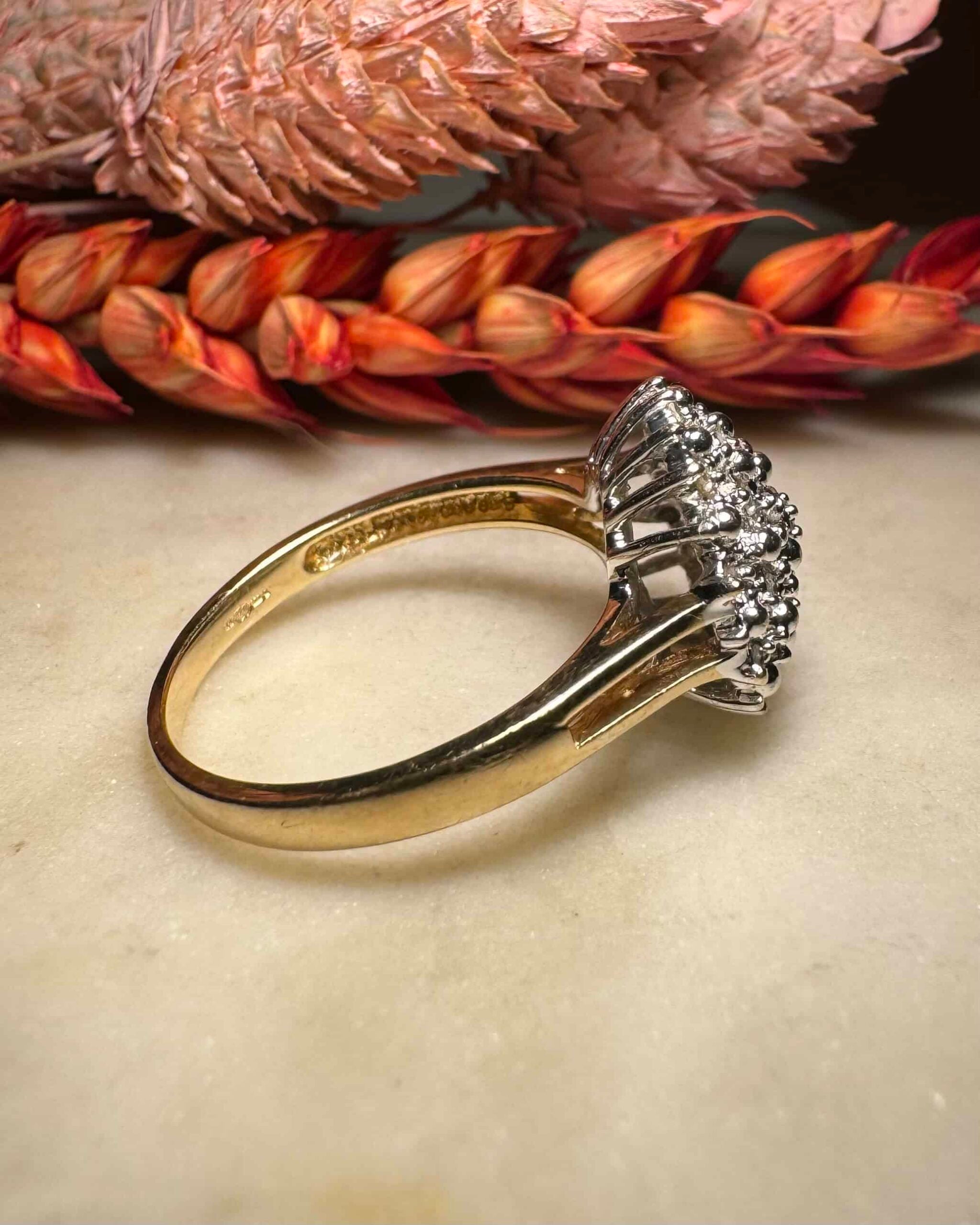 Anillo "Fabiola" con margaritas de 23 diamantes