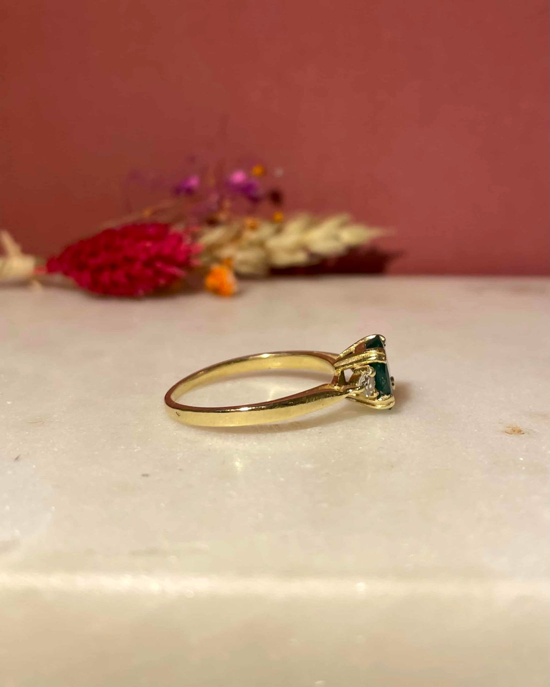 Bague Trilogie Émeraude 0.70 carat &amp; Diamants &quot;Oliviana&quot;