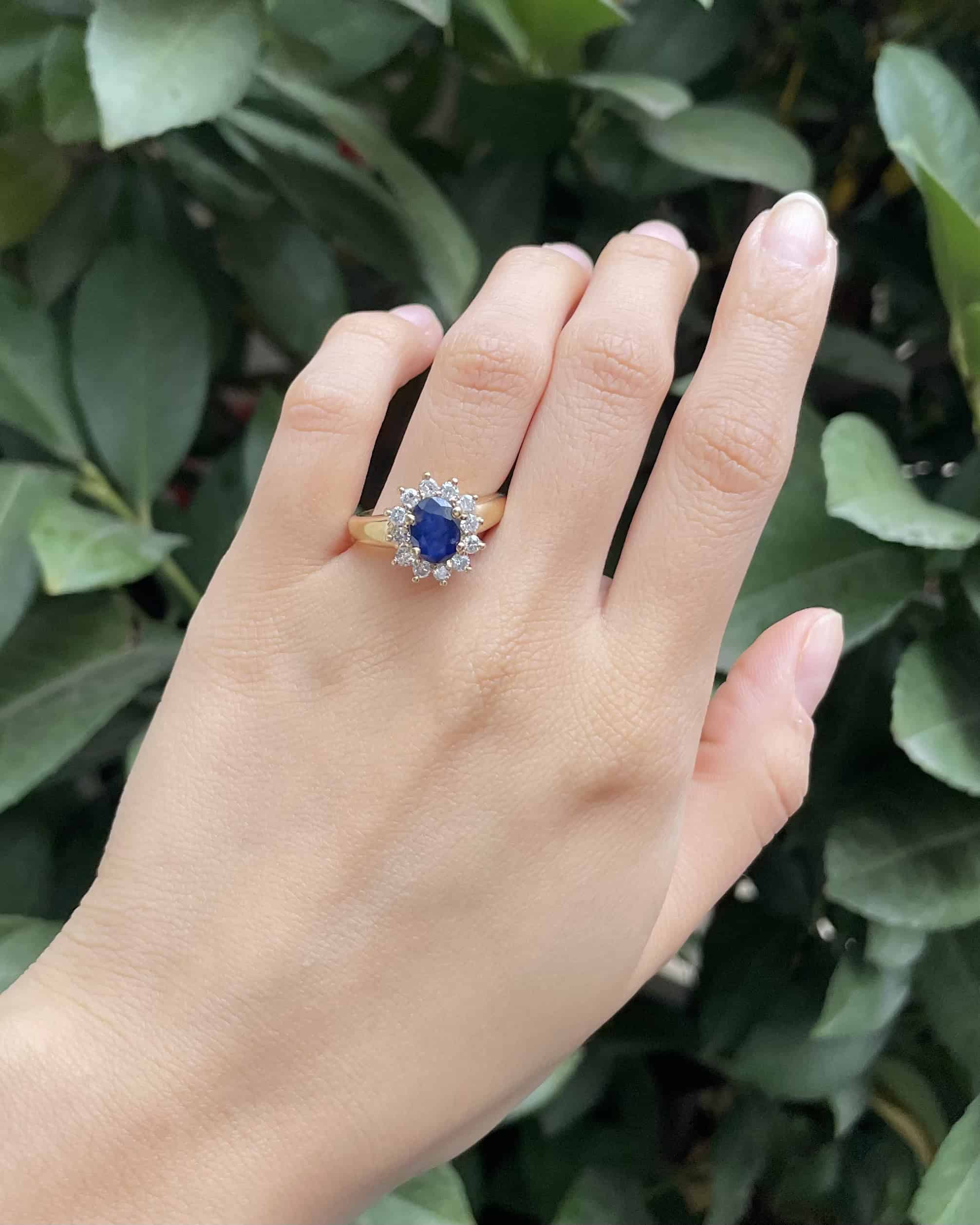 Anillo "Seyana" con margaritas de zafiro y diamantes de 1,60 quilates