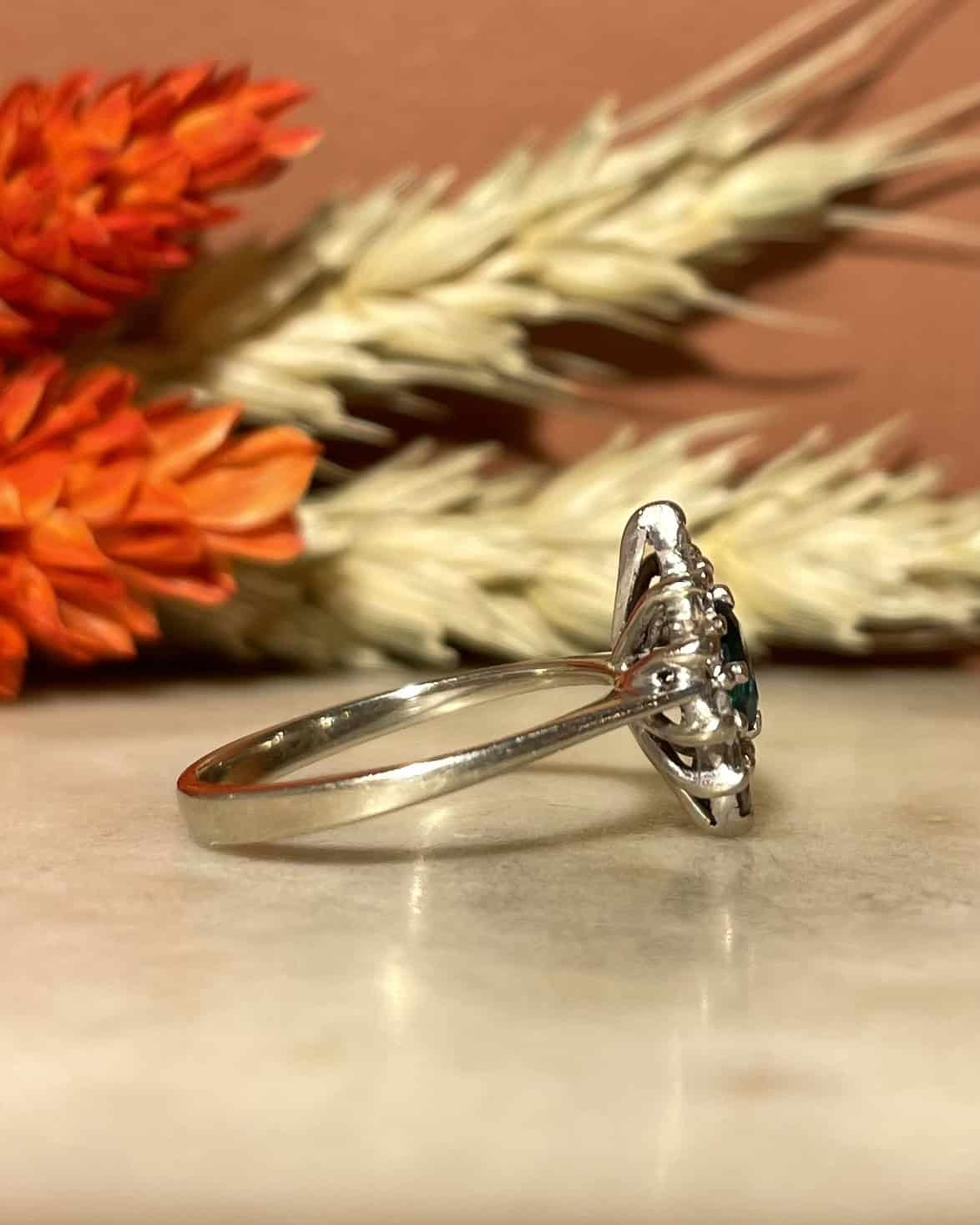 Bague Marguerite Émeraude &amp; 10 Diamants "Josianne"
