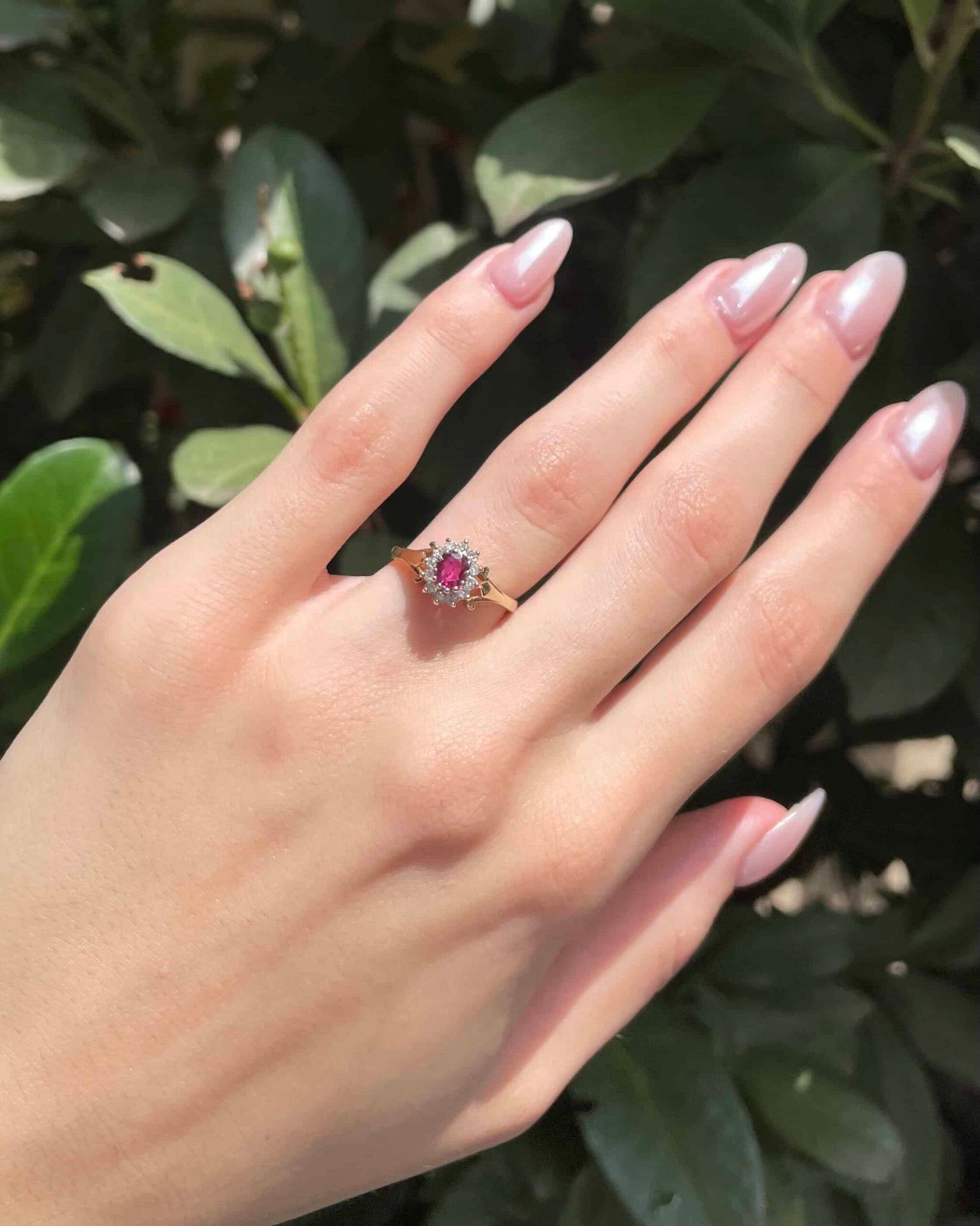 Bague Marguerite Rubis &amp; 12 Diamants &quot;Annamé&quot;