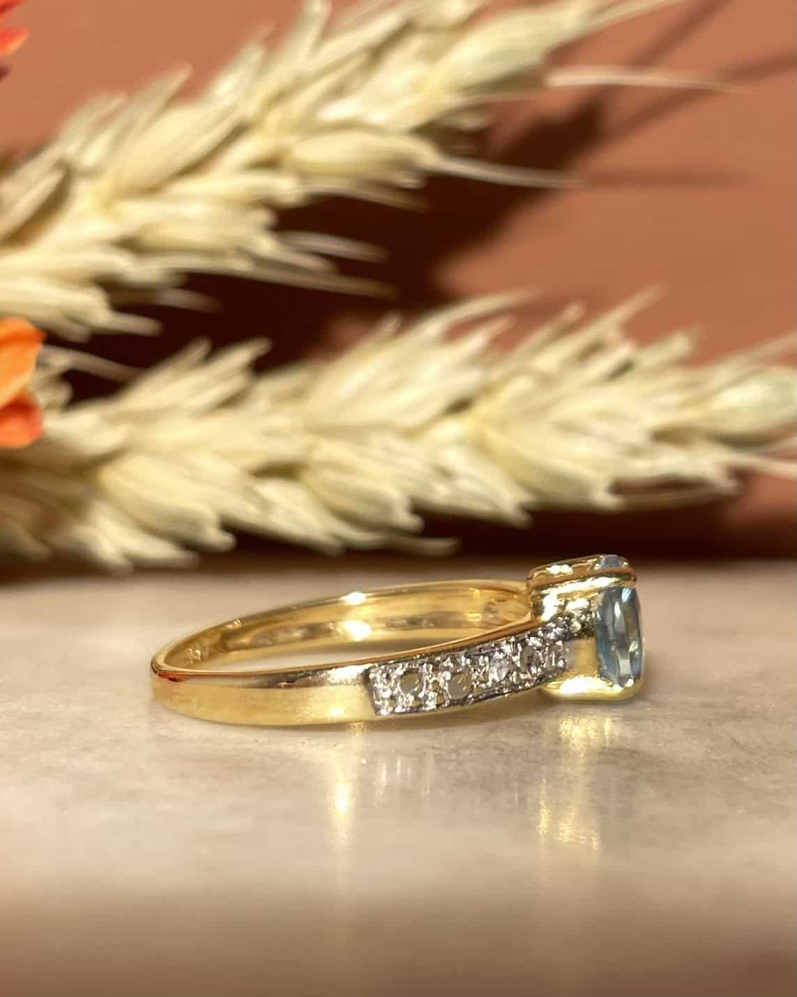 Anillo solitario de topacio y diamantes "Jennah"