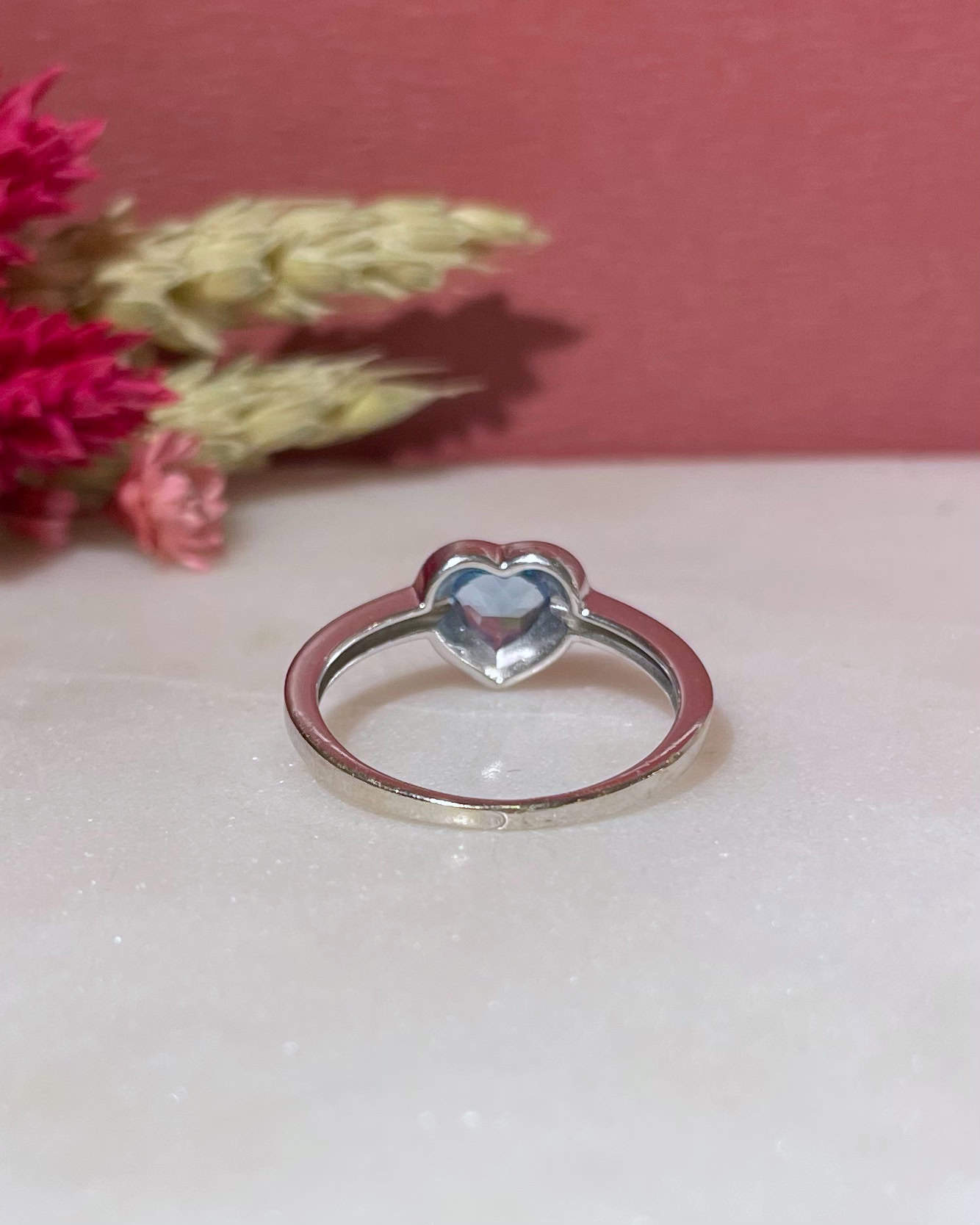 Anillo solitario de topacio corazón "Clover" de 0,50 quilates
