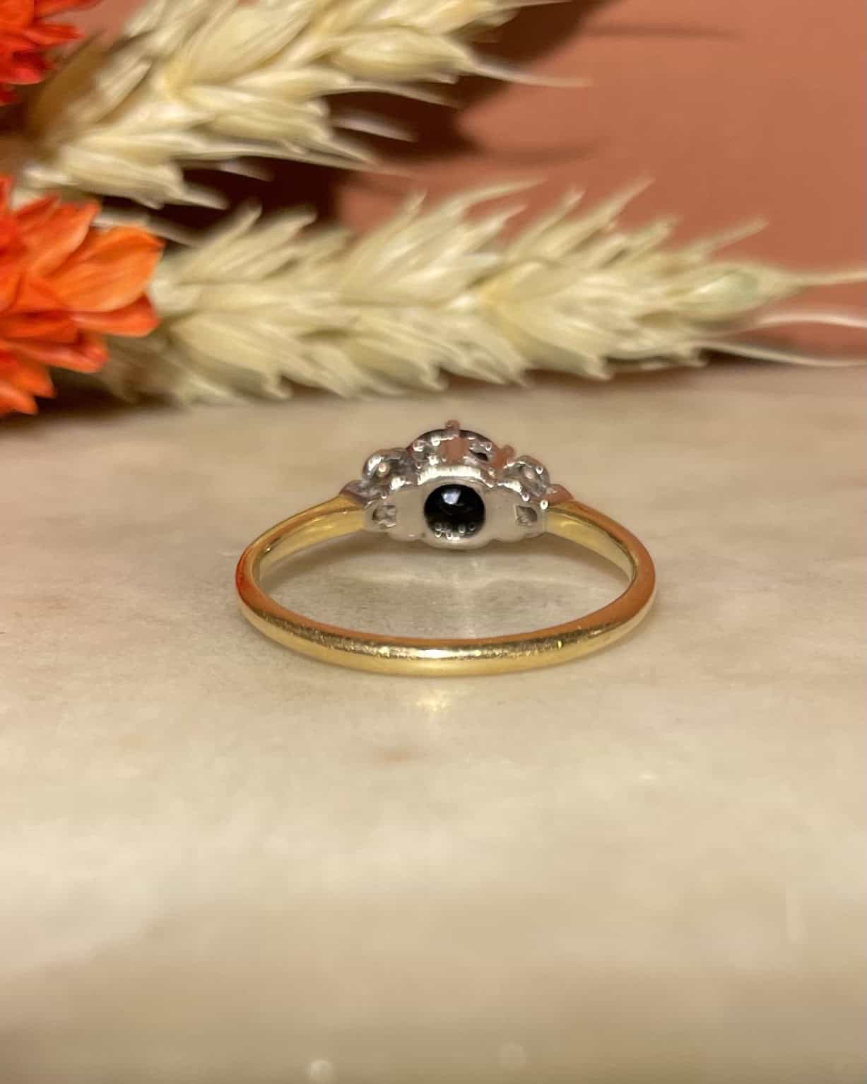 Anillo trilogía "Maélia" de zafiro y diamantes de 1,20 quilates