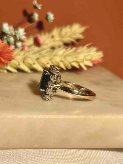 Anillo de margaritas de zafiro y diamantes de 2 quilates &quot;Ryna&quot;