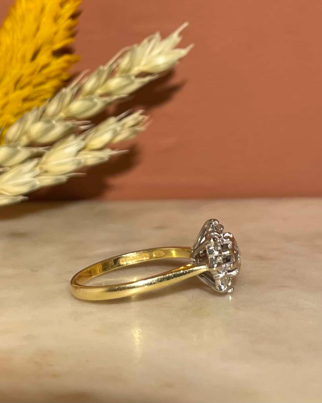 Anillo vintage de margaritas con diamantes de 1,20 quilates &quot;Maggie&quot;