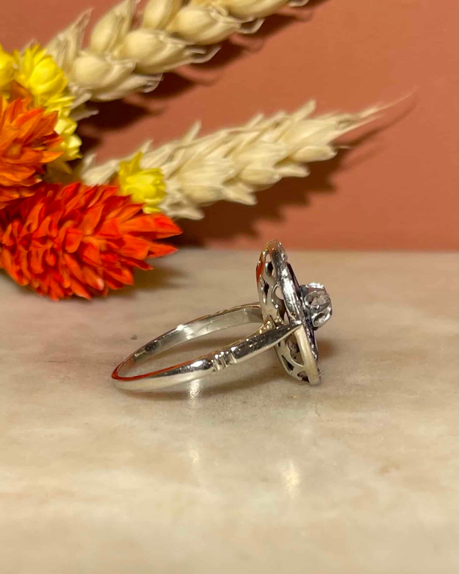 Bague Art - Déco 12 Saphirs &amp; 23 Diamants &quot;Clarance&quot; - Elliade Paris